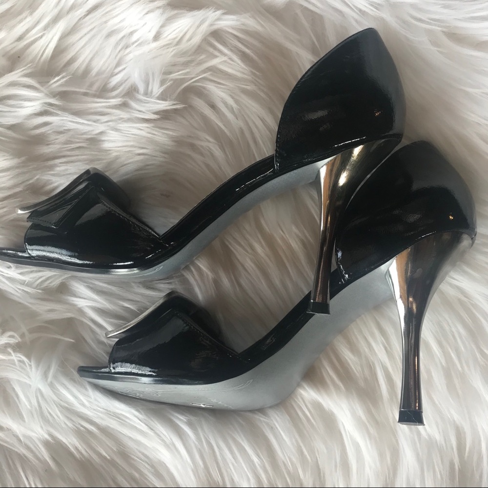 Tahari Risa Pumps - Picture 6 of 8